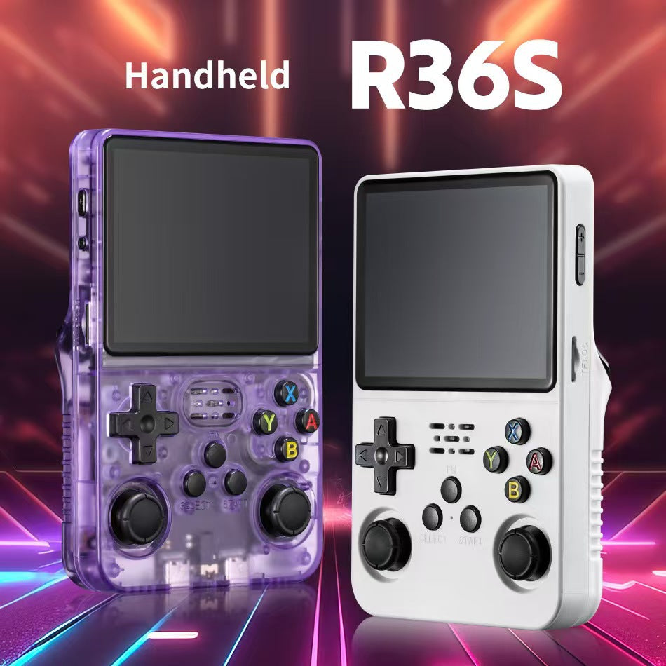 A retro portable game console on hand
Una consola de juegos port�til retro a mano